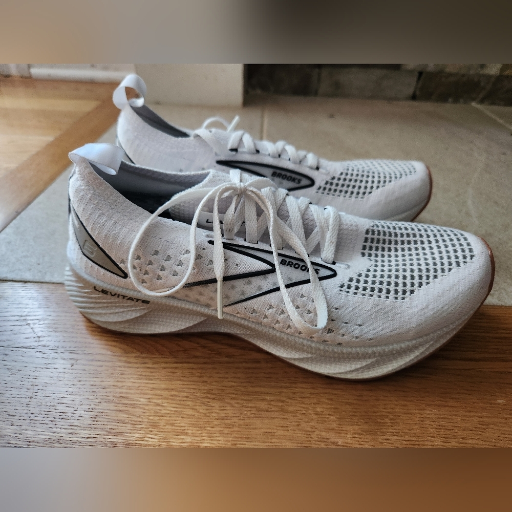 Brooks Levitate StealthFit 6